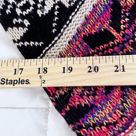 Retro Boho Winter Poncho Fair Isle Design Pullover style, no closures multicolor - Picture 4 of 5